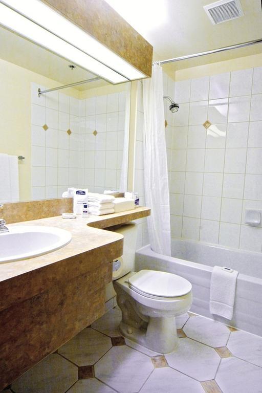 Hotel Howard Johnson By Wyndham Downtown 2*