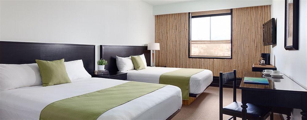 Hotel At The Waldorf Vancouver