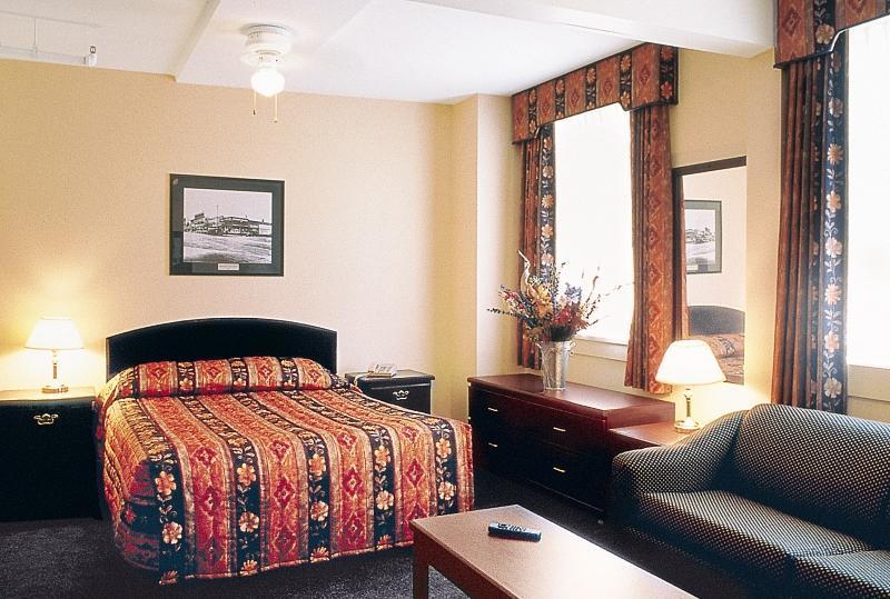 Howard Johnson By Wyndham Downtown Vancouver