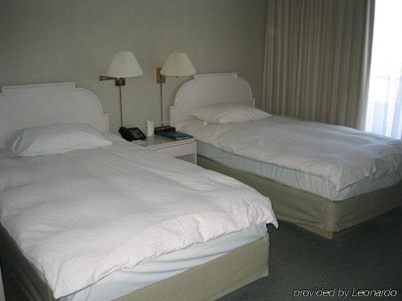 The Empire Landmark 3*