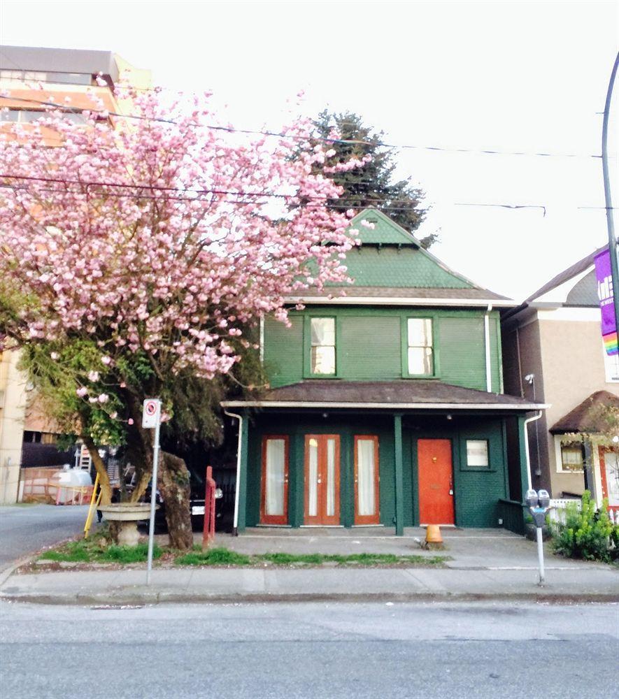 Hotel Mondeliving House Davie Vancouver