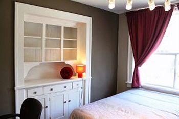 Mondeliving Robsonliving Vancouver