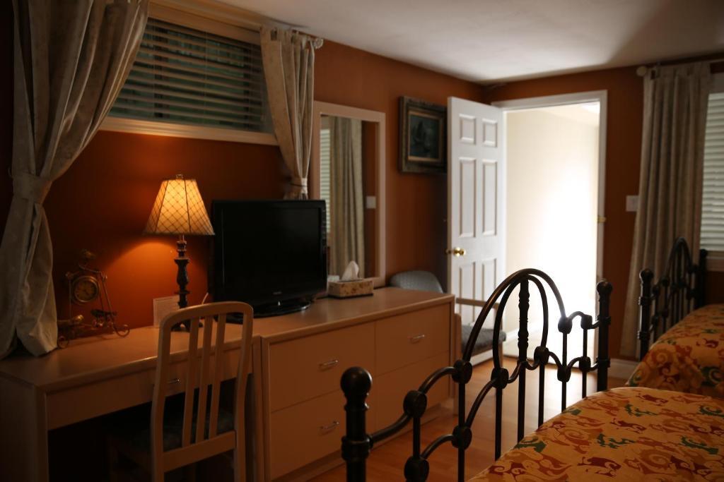 Bed & Breakfast Camilla House 4*