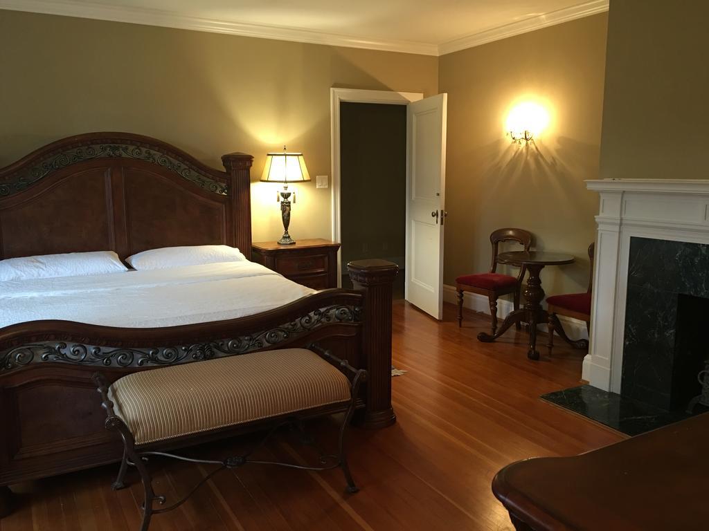 Guest house Angus House *
