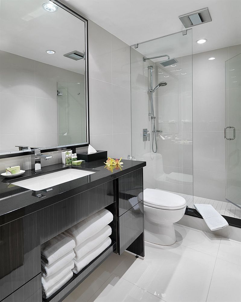 Granville Island 3*