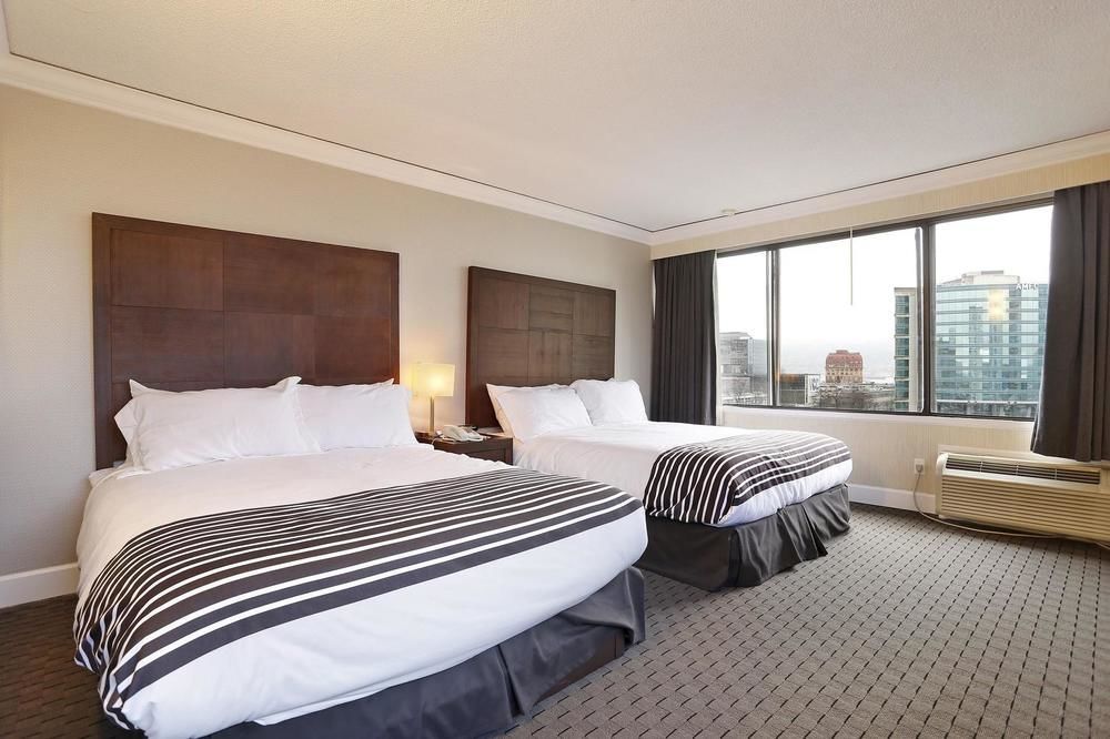 Hotel Sandman Downtown 3*