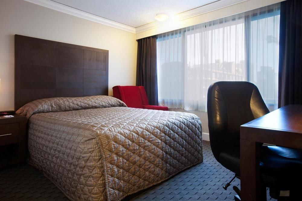 Sandman Downtown 3*