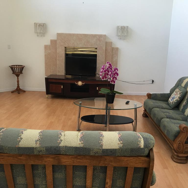 Athlone House Homestay *