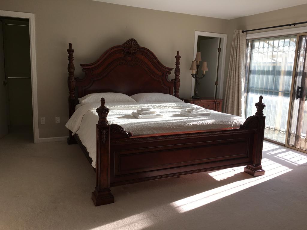 Homestay Athlone House *