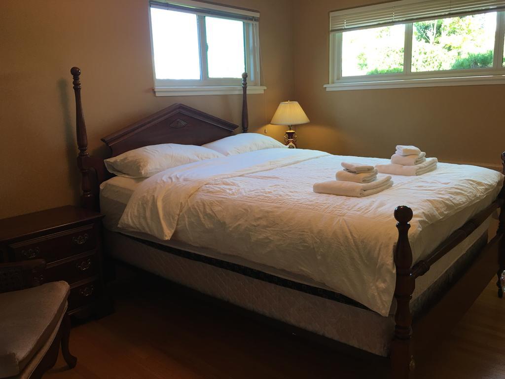 Homestay Athlone House *