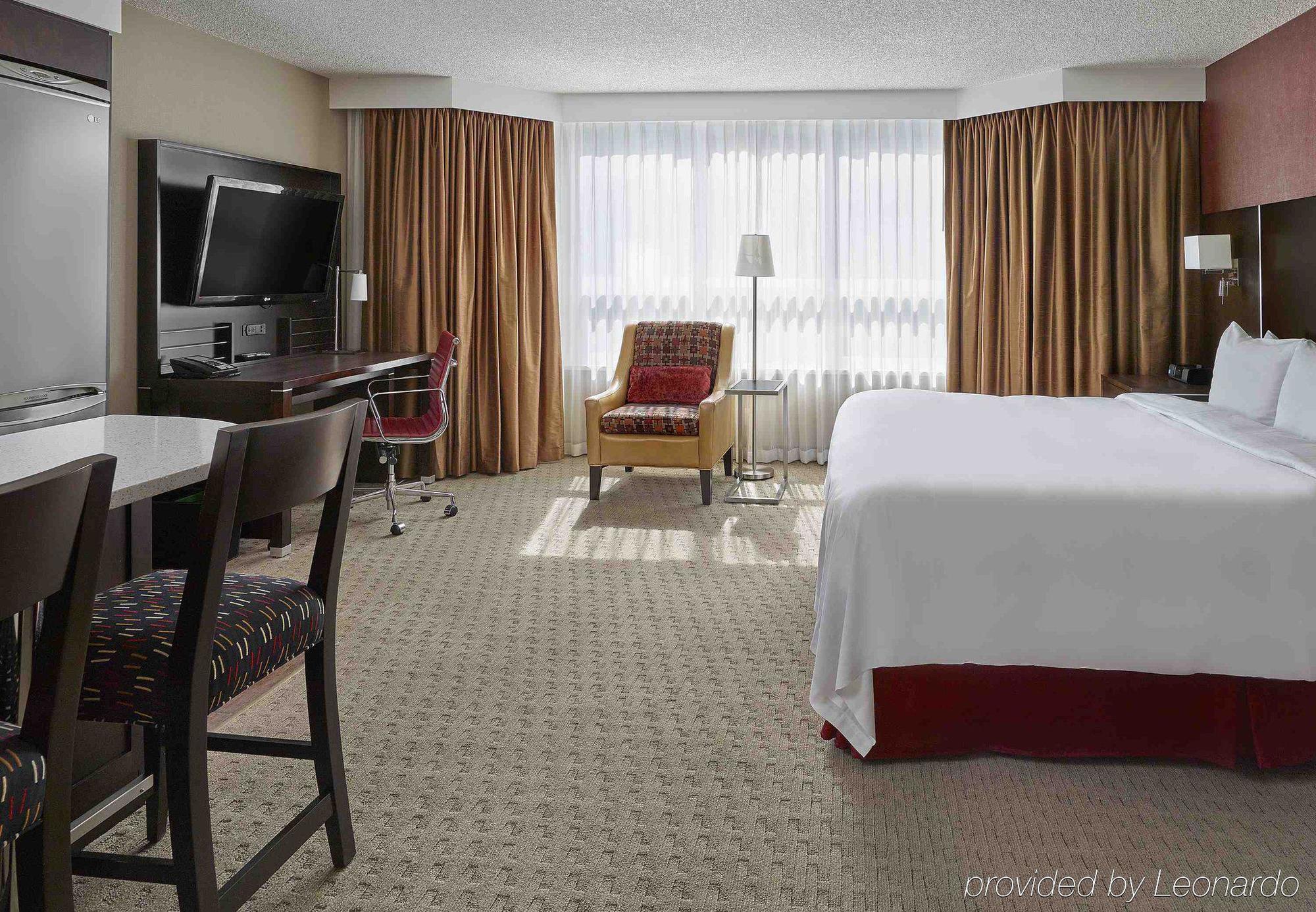 By Marriott Downtown Hotel Vancouver