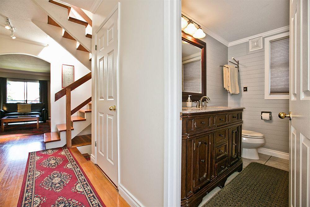 Alma Beach Manor Apartment Vancouver