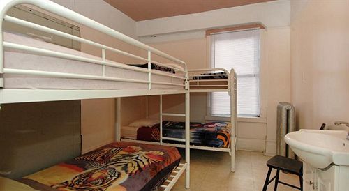 C&n Backpackers Hostel *