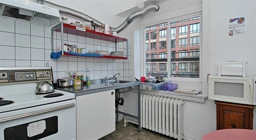 C&n Backpackers Vancouver