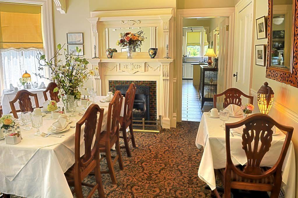 Bed & Breakfast O Canada House