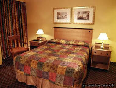 Howard Johnson By Wyndham Downtown