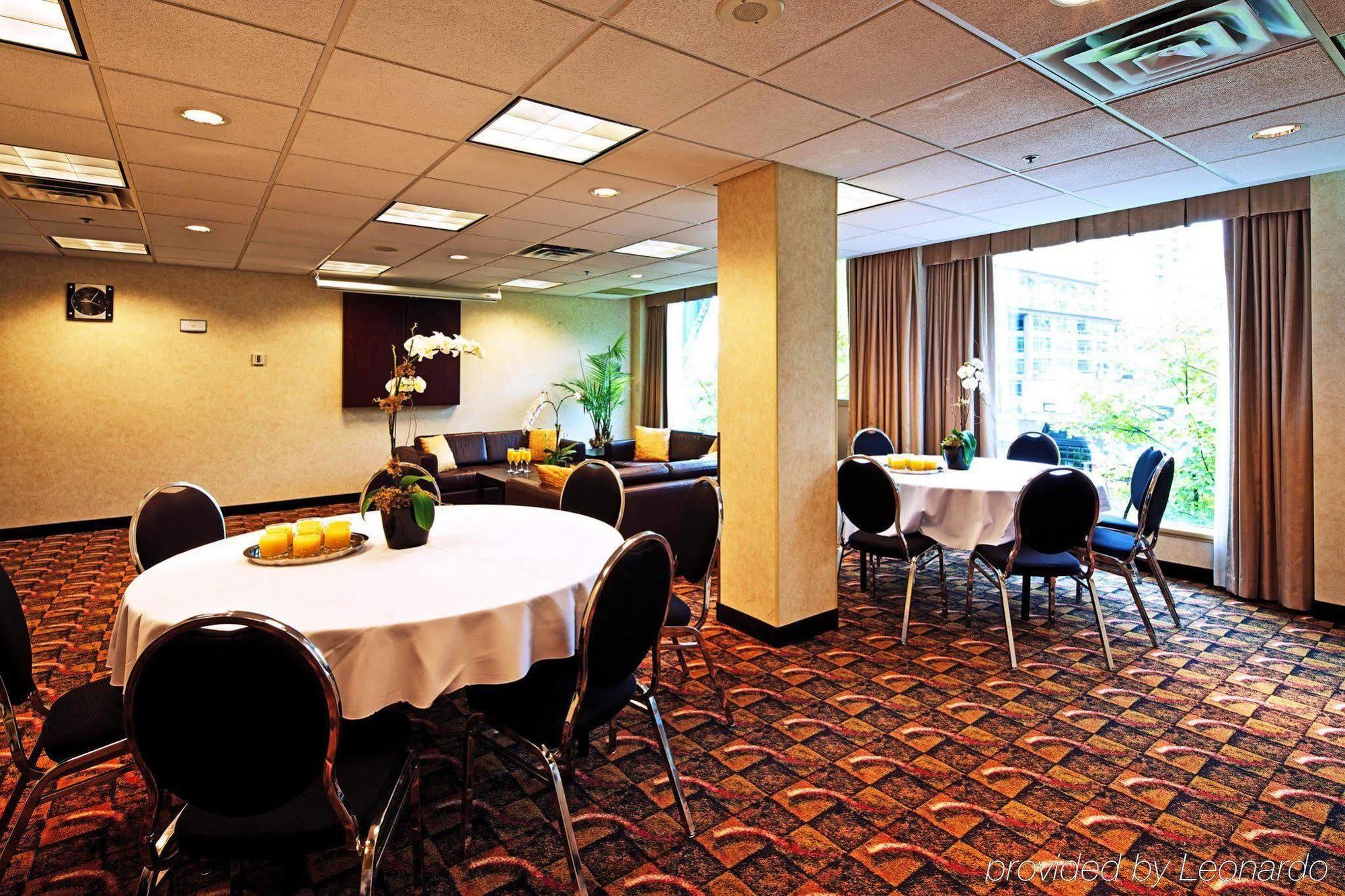 Hampton & Suites, By Hilton - Downtown 3*