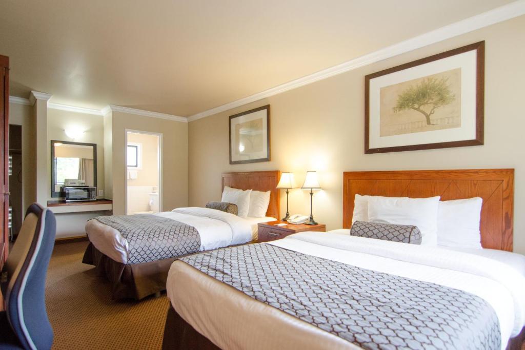 Travelodge By Wyndham Lions Gate Vancouver