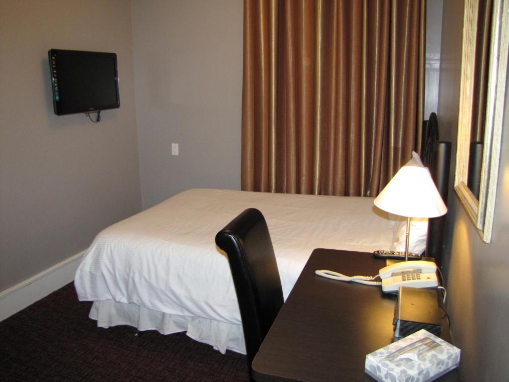 Barclay Hotel