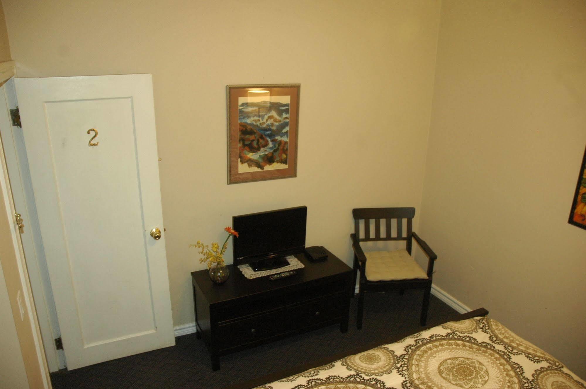 Cambie Bed & Breakfast 3*