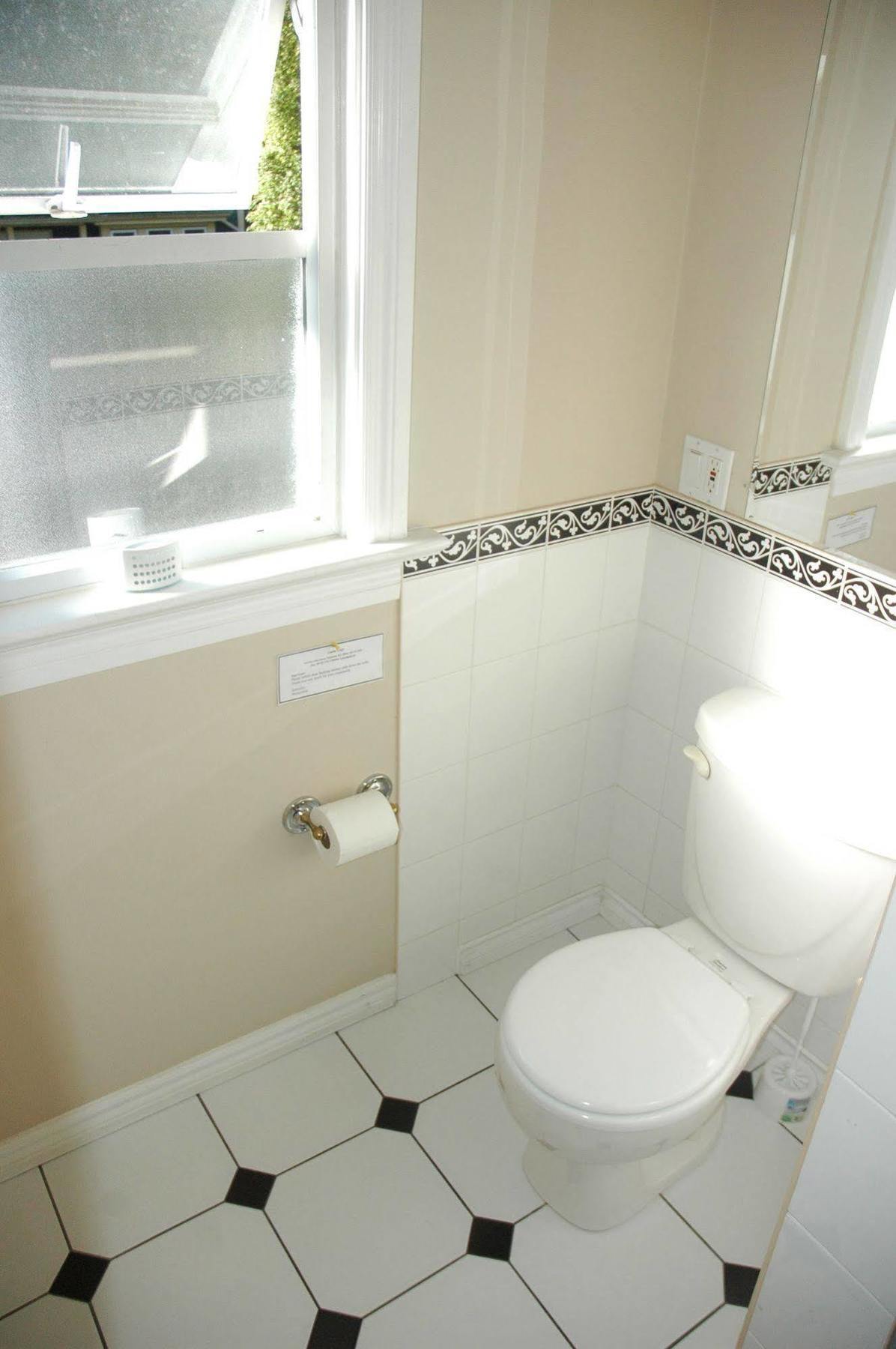 Cambie Bed & Breakfast 3*