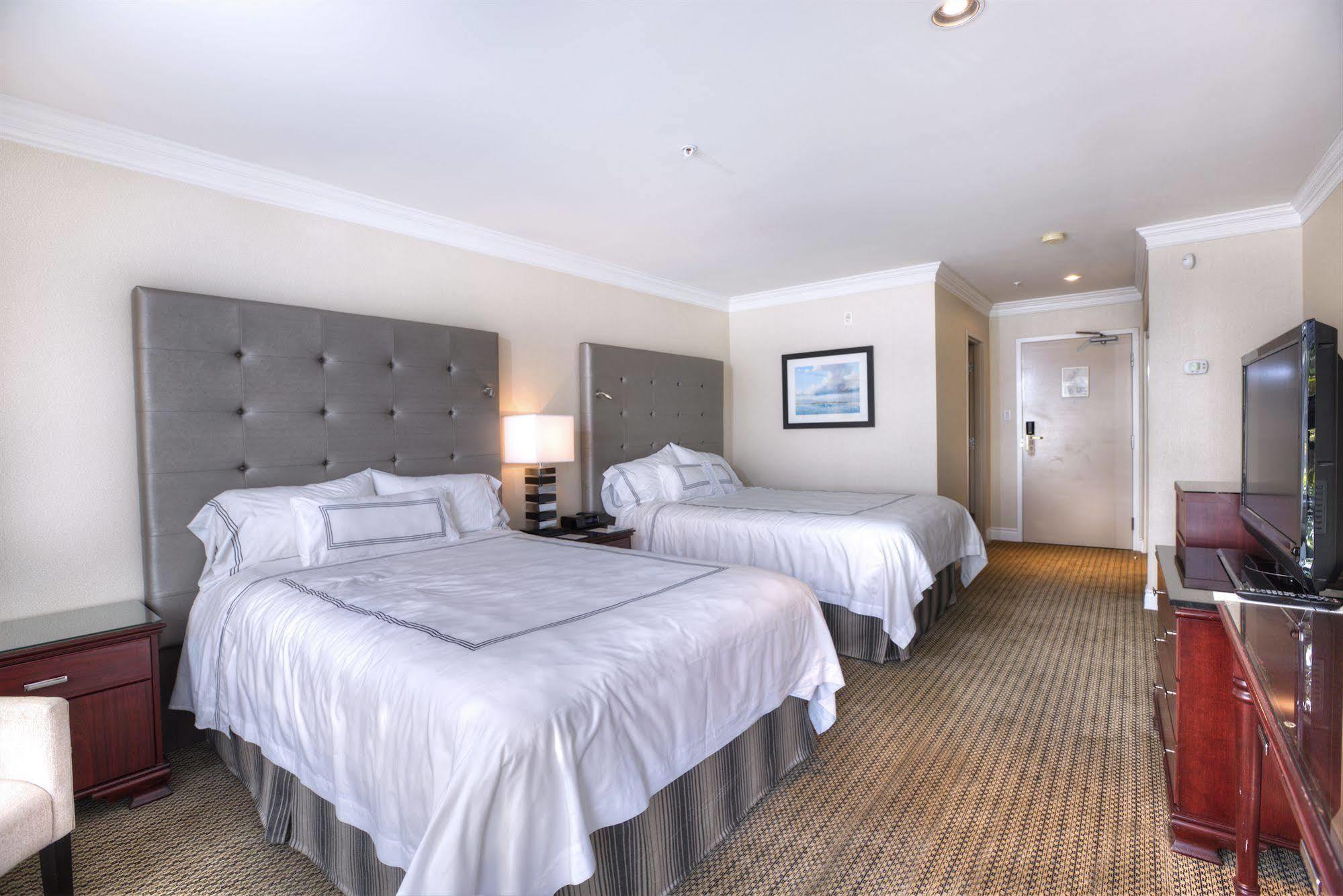 Granville Island Hotel 3*