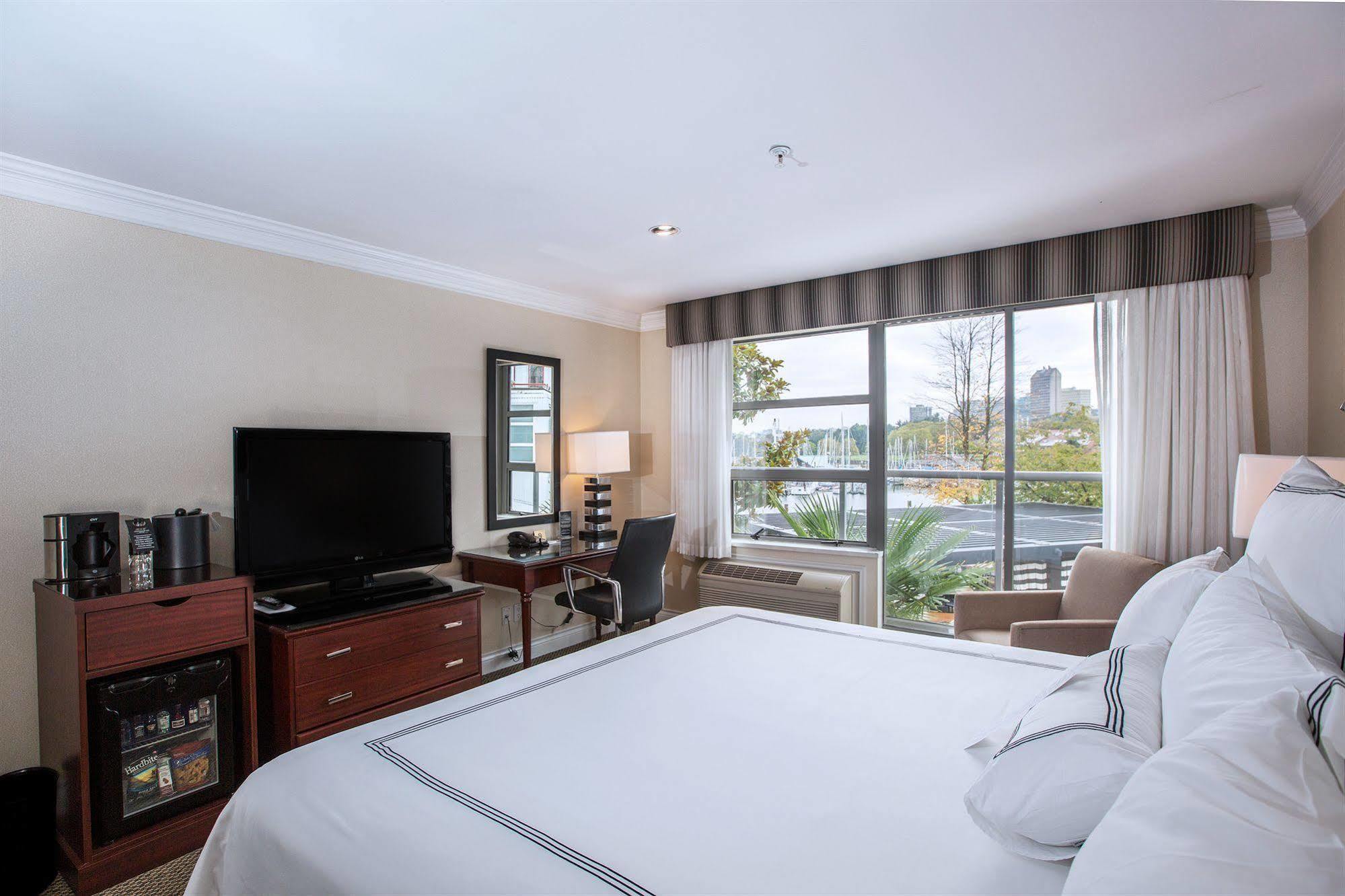 Hotel Granville Island 3*