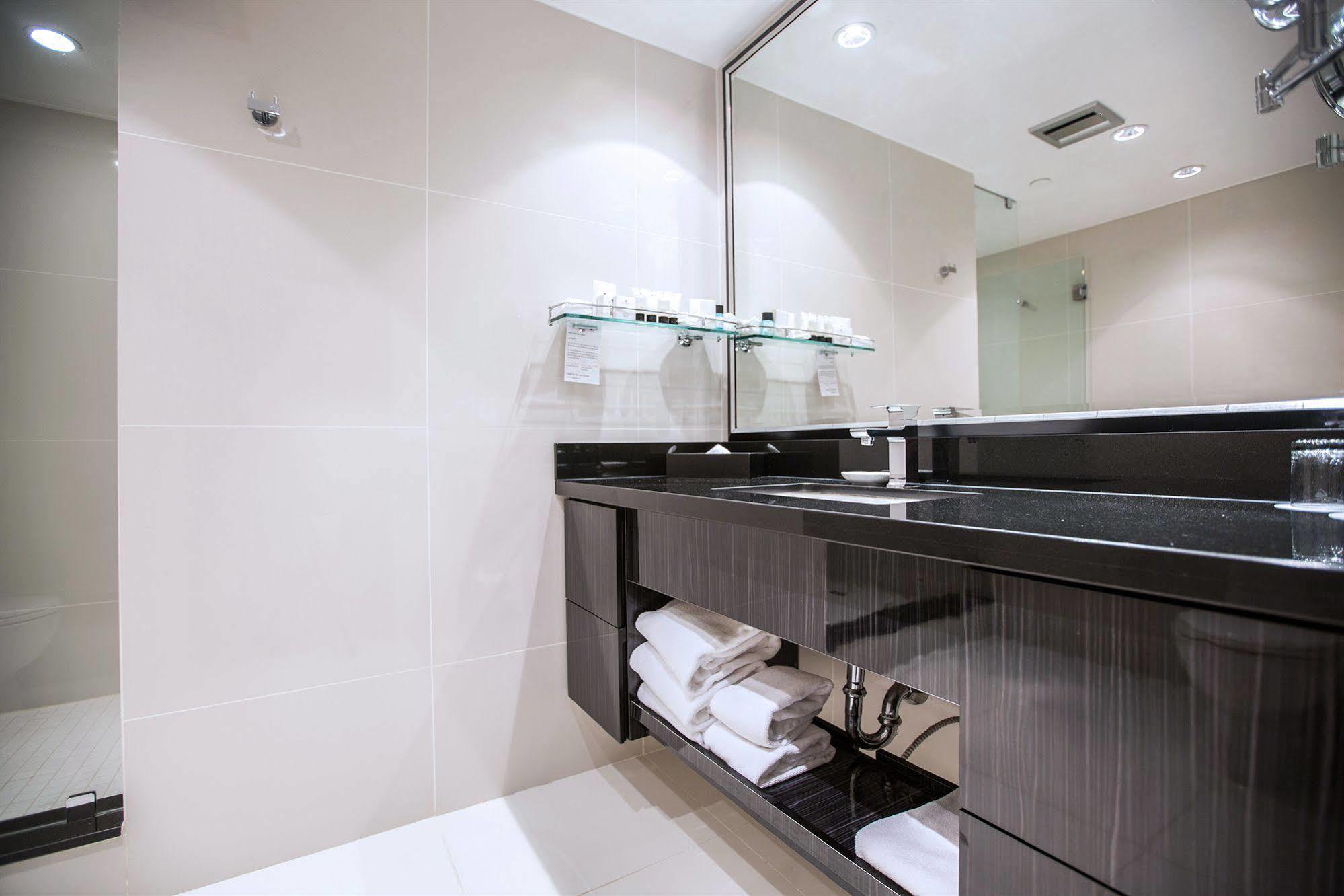 Hotel Granville Island 3*