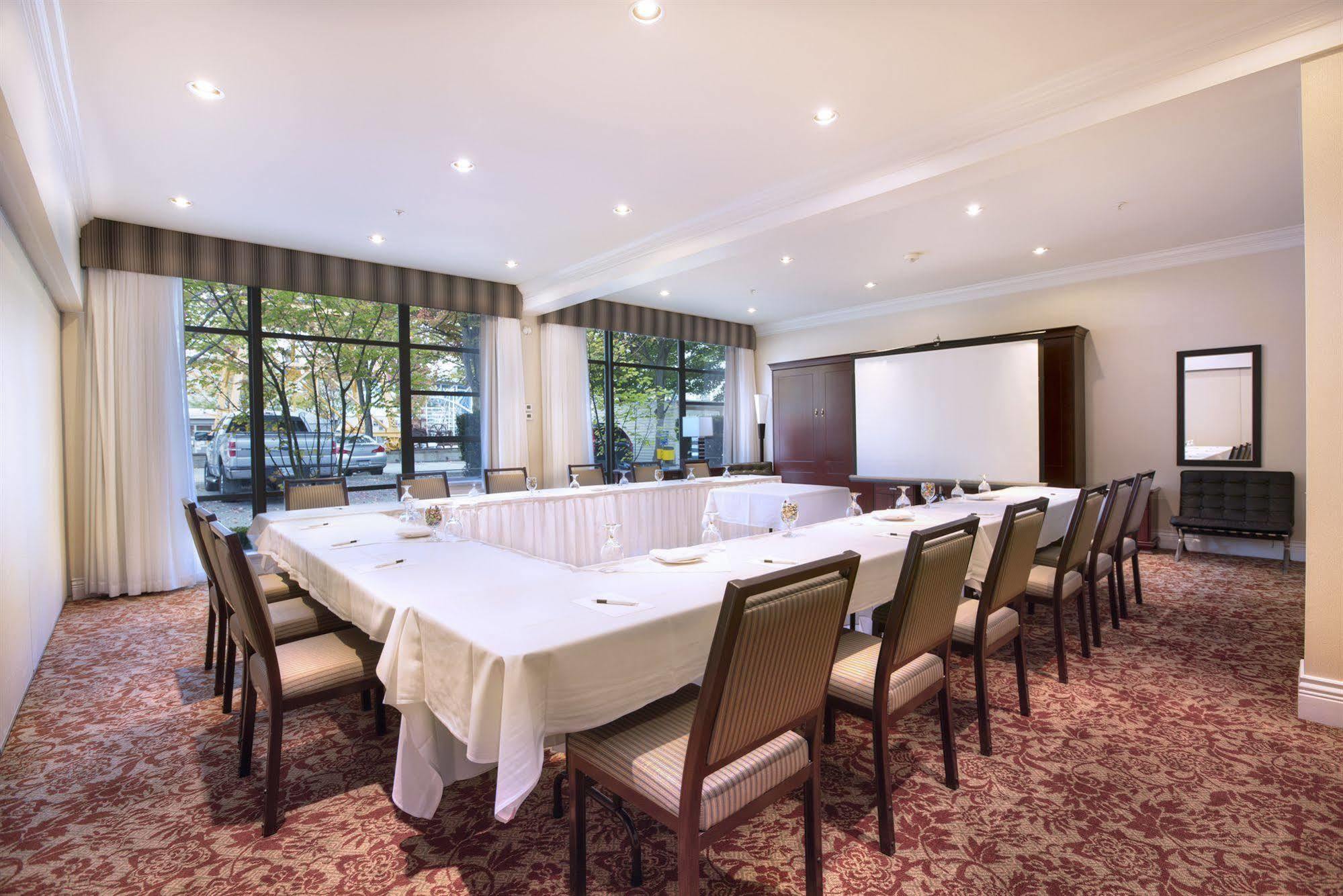 Hotel Granville Island 3*