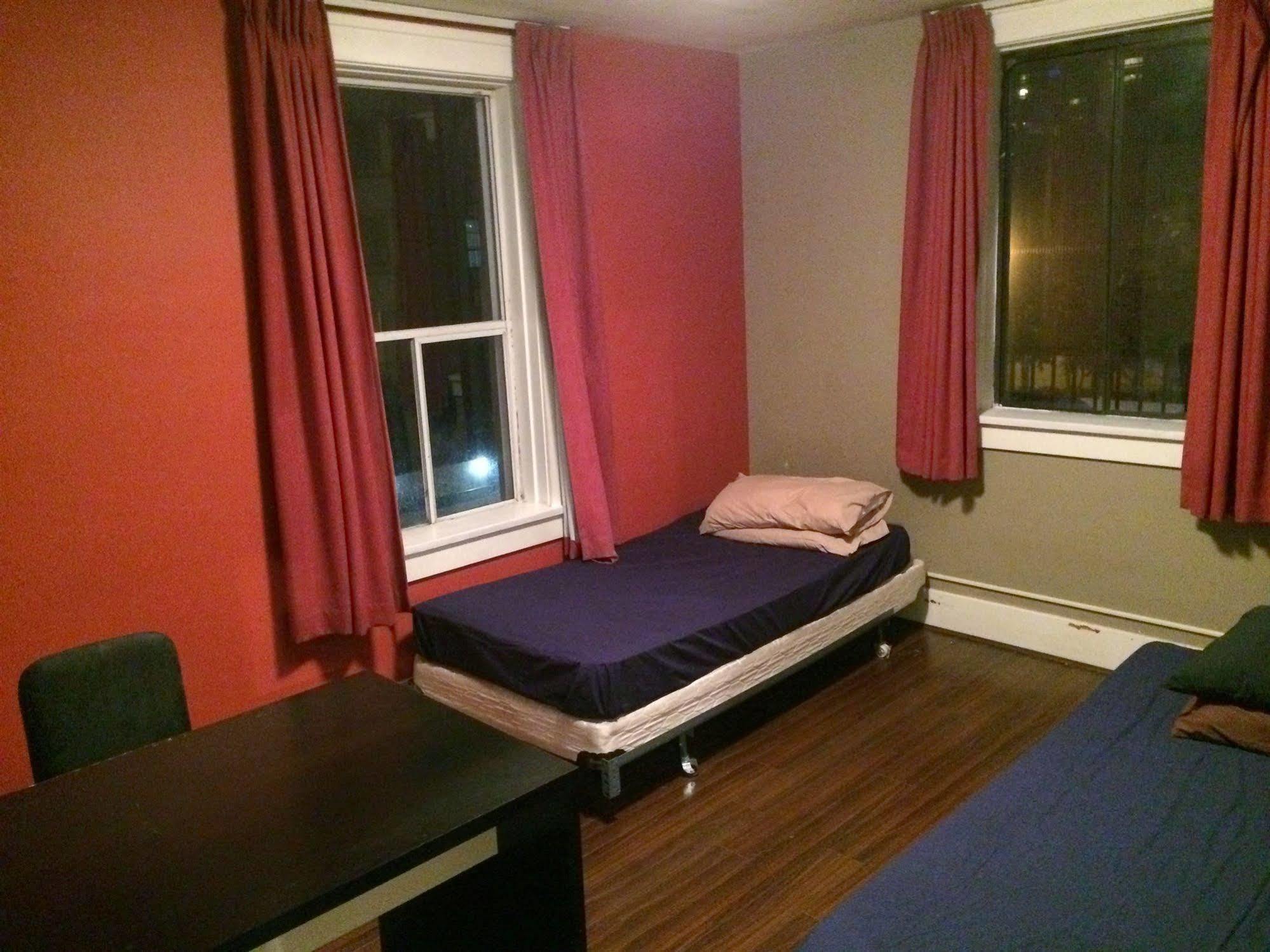 Mondeliving Robsonliving * Vancouver