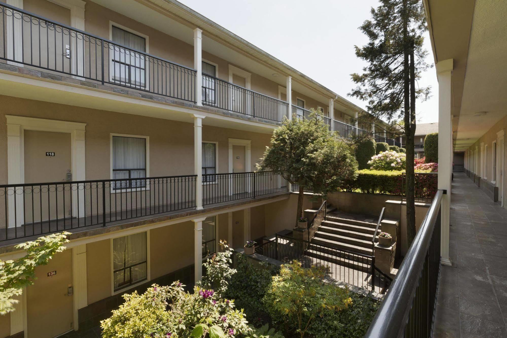 Hotel Days By Wyndham Metro 2*
