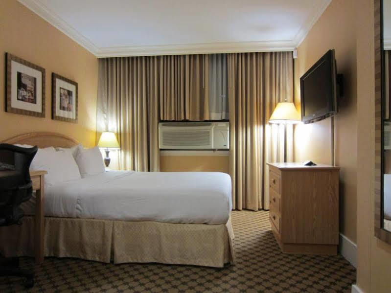 Days By Wyndham Downtown Hotel
