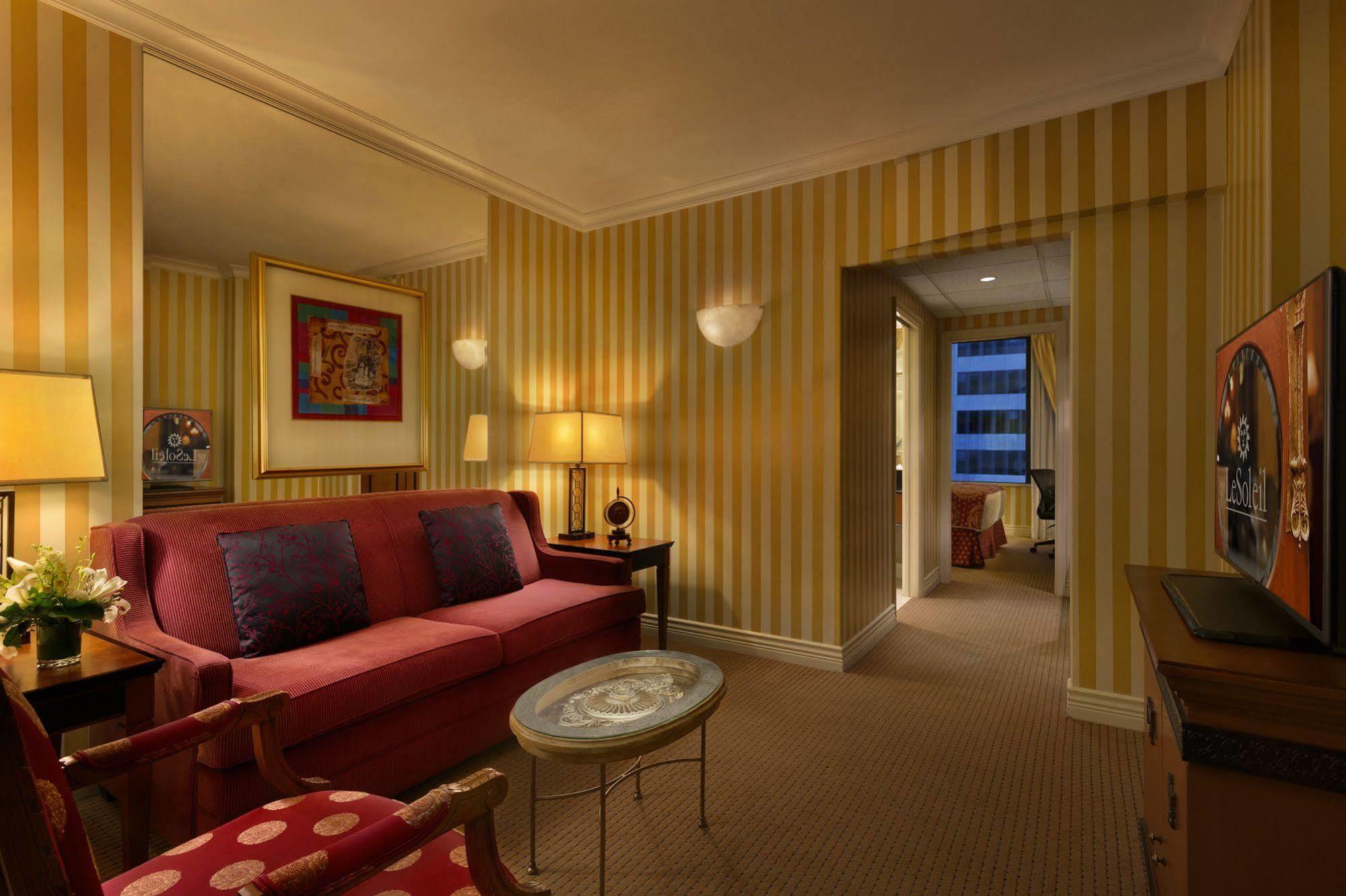 Hotel Le Soleil By Executive Vancouver