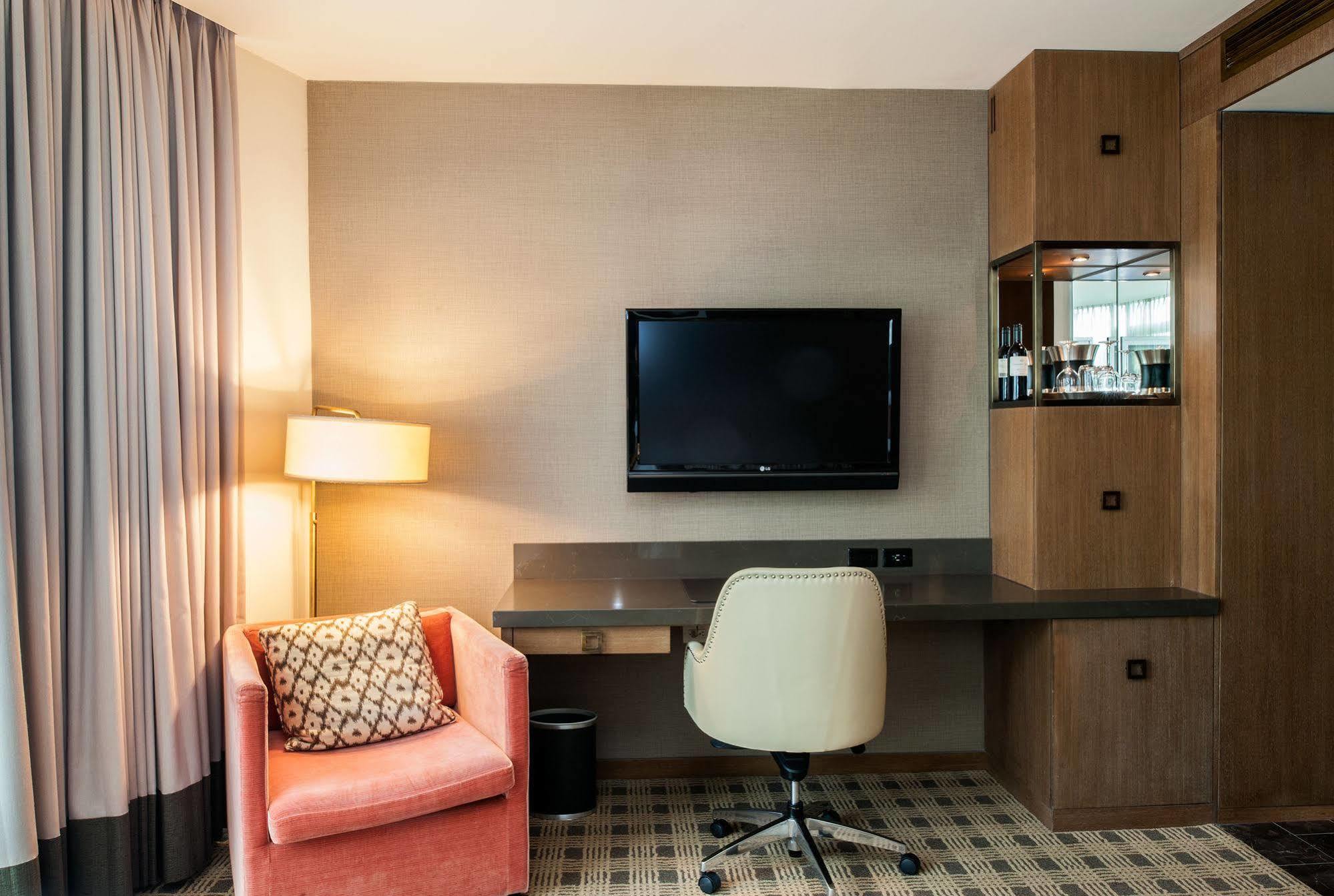 Loden 5* Vancouver