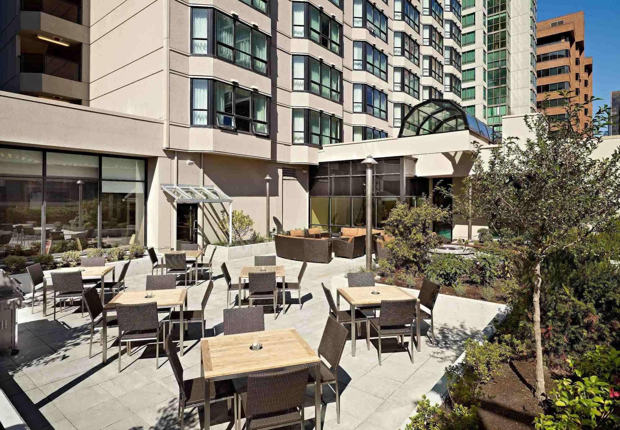 Hotel By Marriott Downtown Vancouver