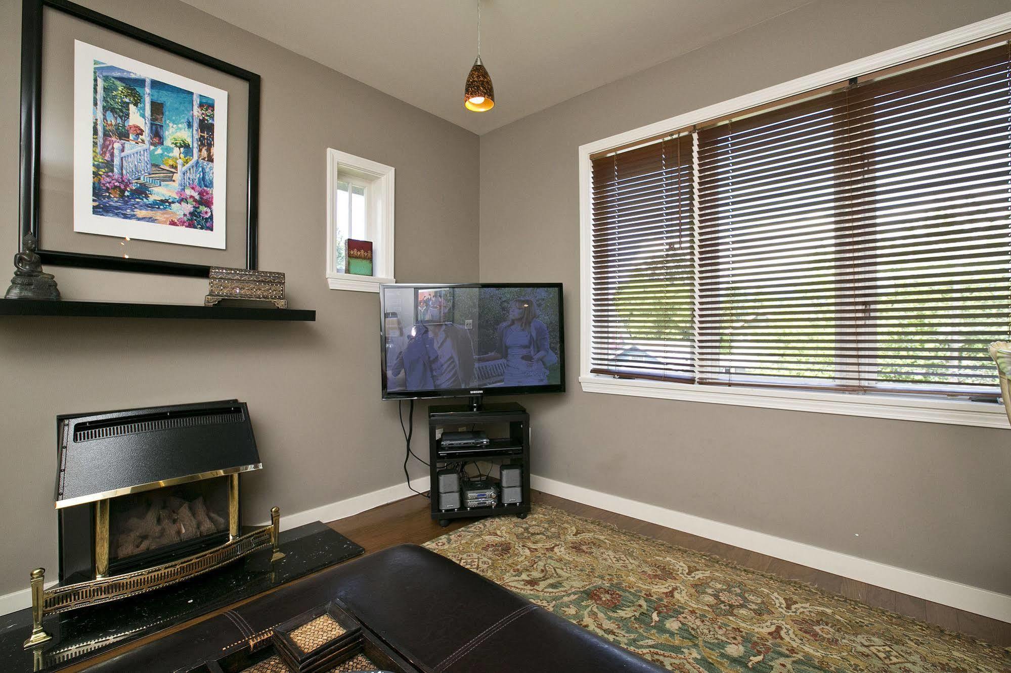 Alma Beach Manor Apartment