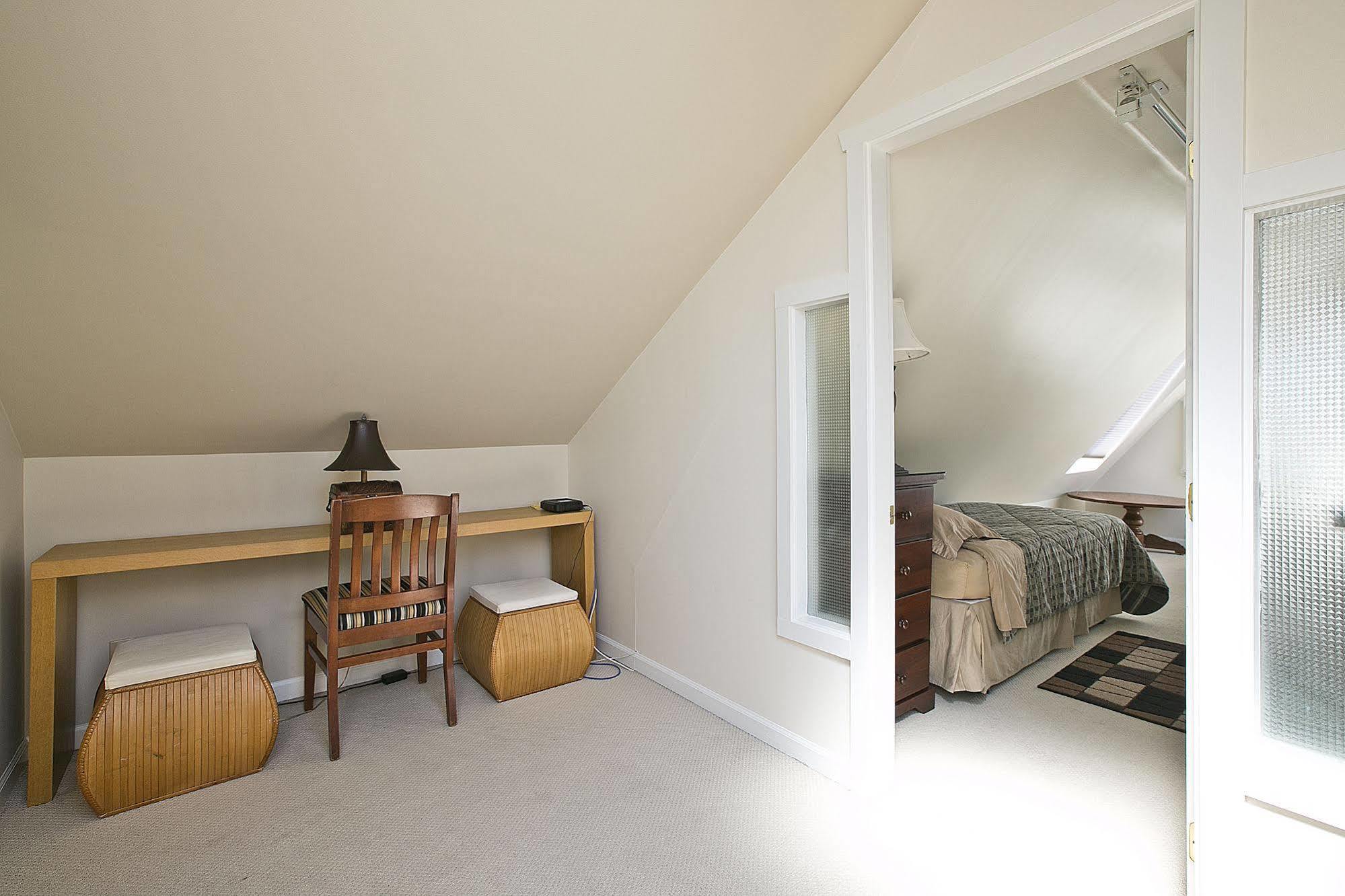 Alma Beach Manor Apartment