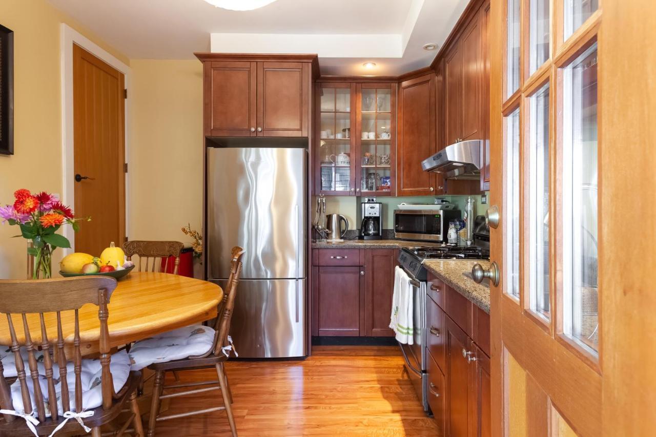 Beautiful, Quiet 3br In Posh Kitsilano Apartment