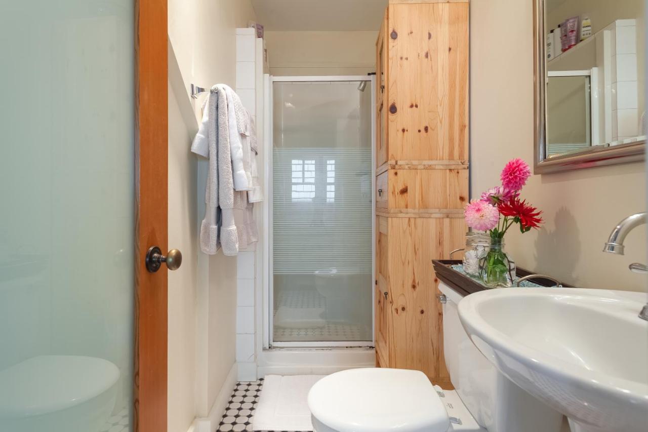 Apartment Beautiful, Quiet 3br In Posh Kitsilano Vancouver