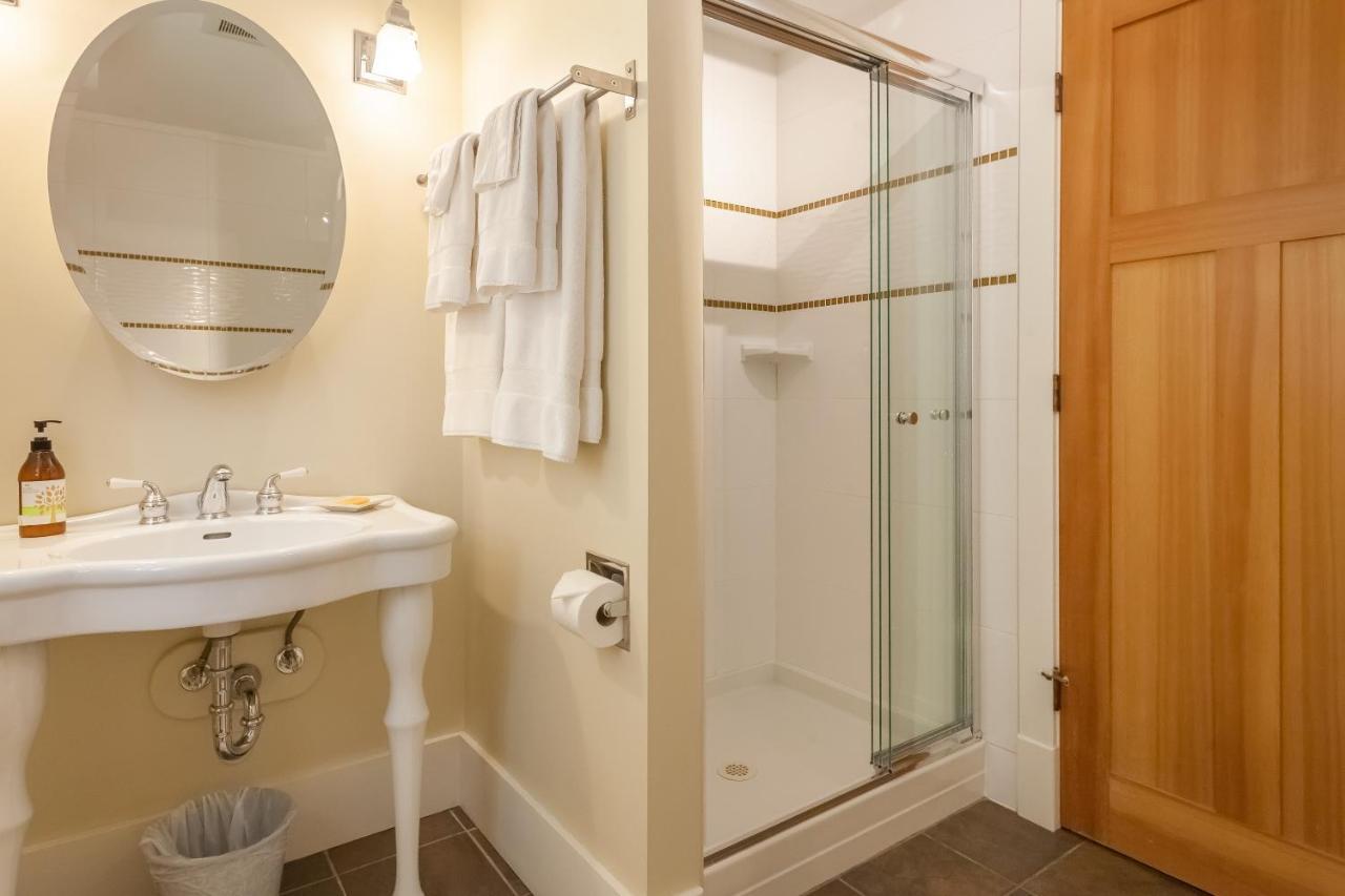 Beautiful, Quiet 3br In Posh Kitsilano Apartment Vancouver