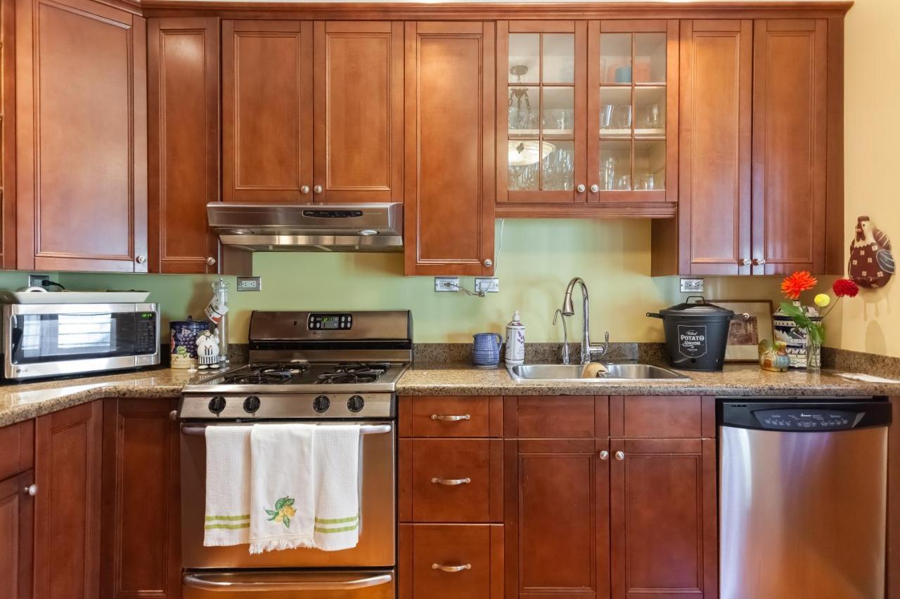Beautiful, Quiet 3br In Posh Kitsilano Apartment