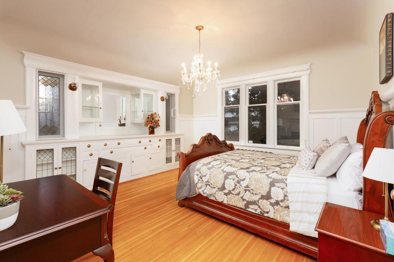 Shaughnessy Cozy Heritage House * Vancouver