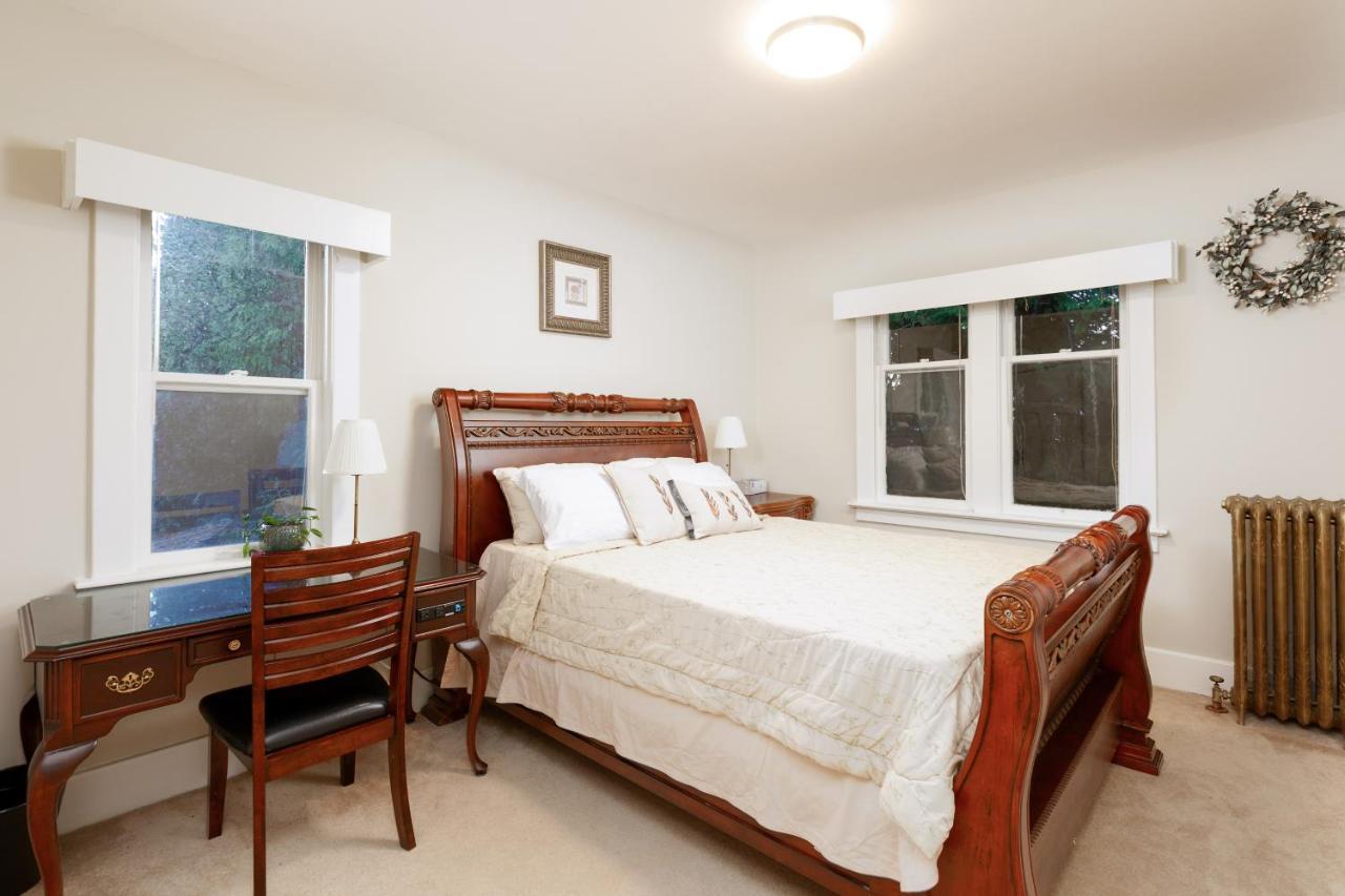 Shaughnessy Cozy Heritage House Holiday home