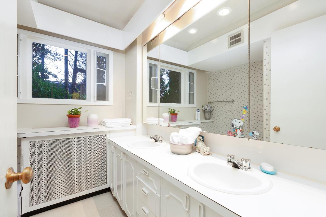 Shaughnessy Cozy Heritage House Holiday home *