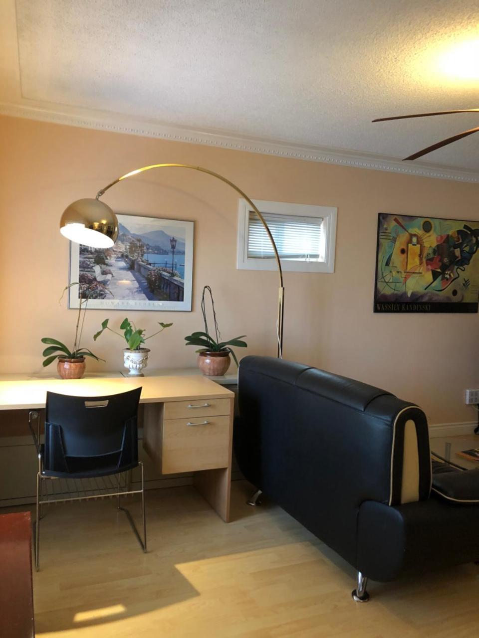 Cozy Bedrooms Guest House Vancouver