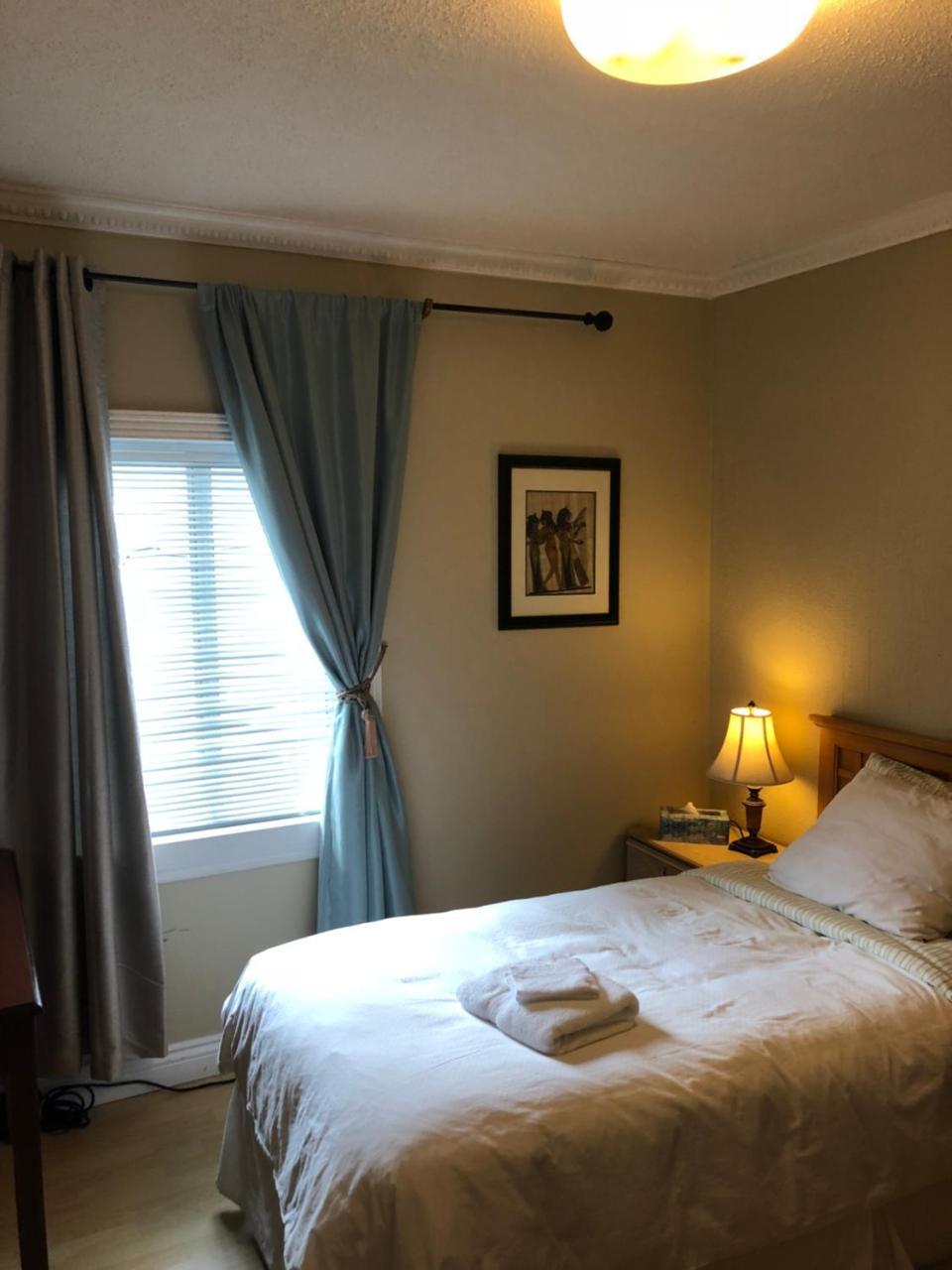 Cozy Bedrooms Guest House Vancouver