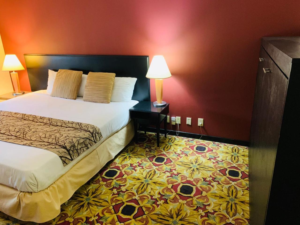 At The Waldorf Hotel 3*