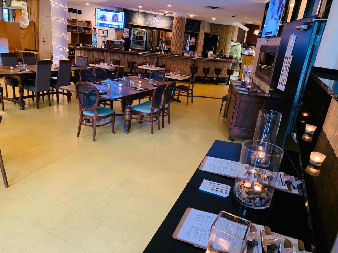 Hotel At The Waldorf Vancouver