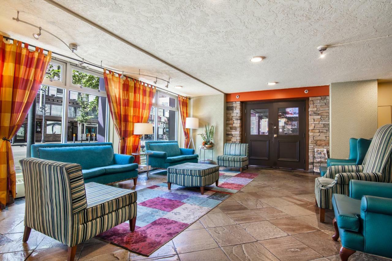 Howard Johnson By Wyndham Downtown 2*