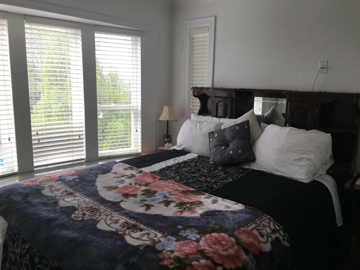 Bed & Breakfast White House 2*
